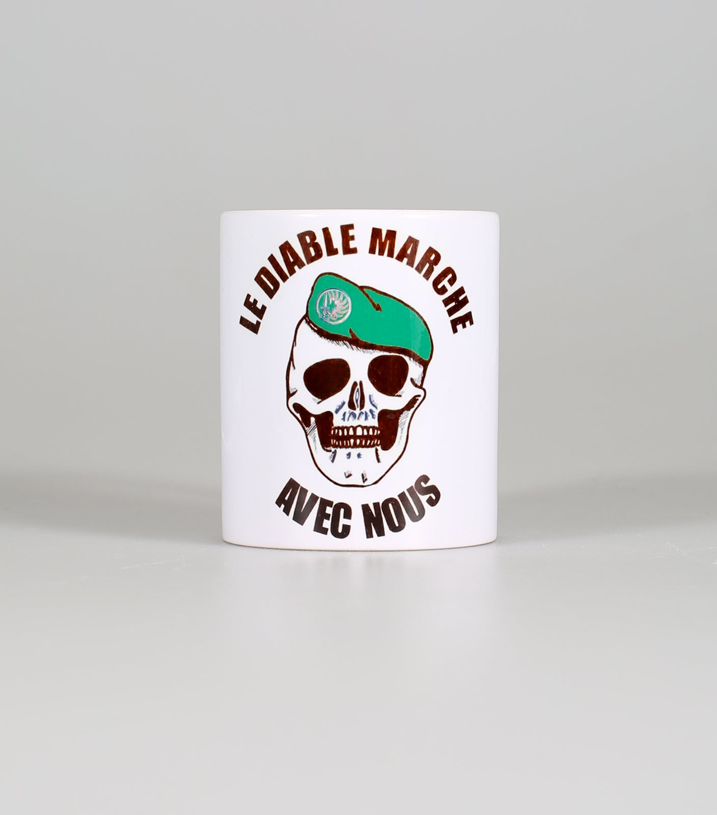 Mug le diable marche avec nous.
