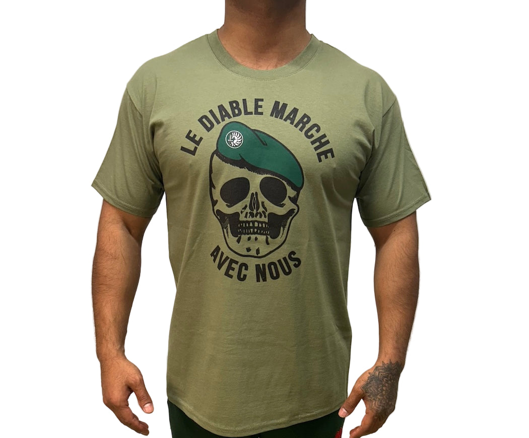 T-shirt "le diable marche avec nous"