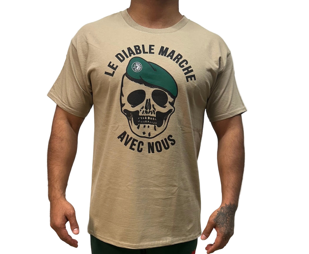 T-shirt "le diable marche avec nous"