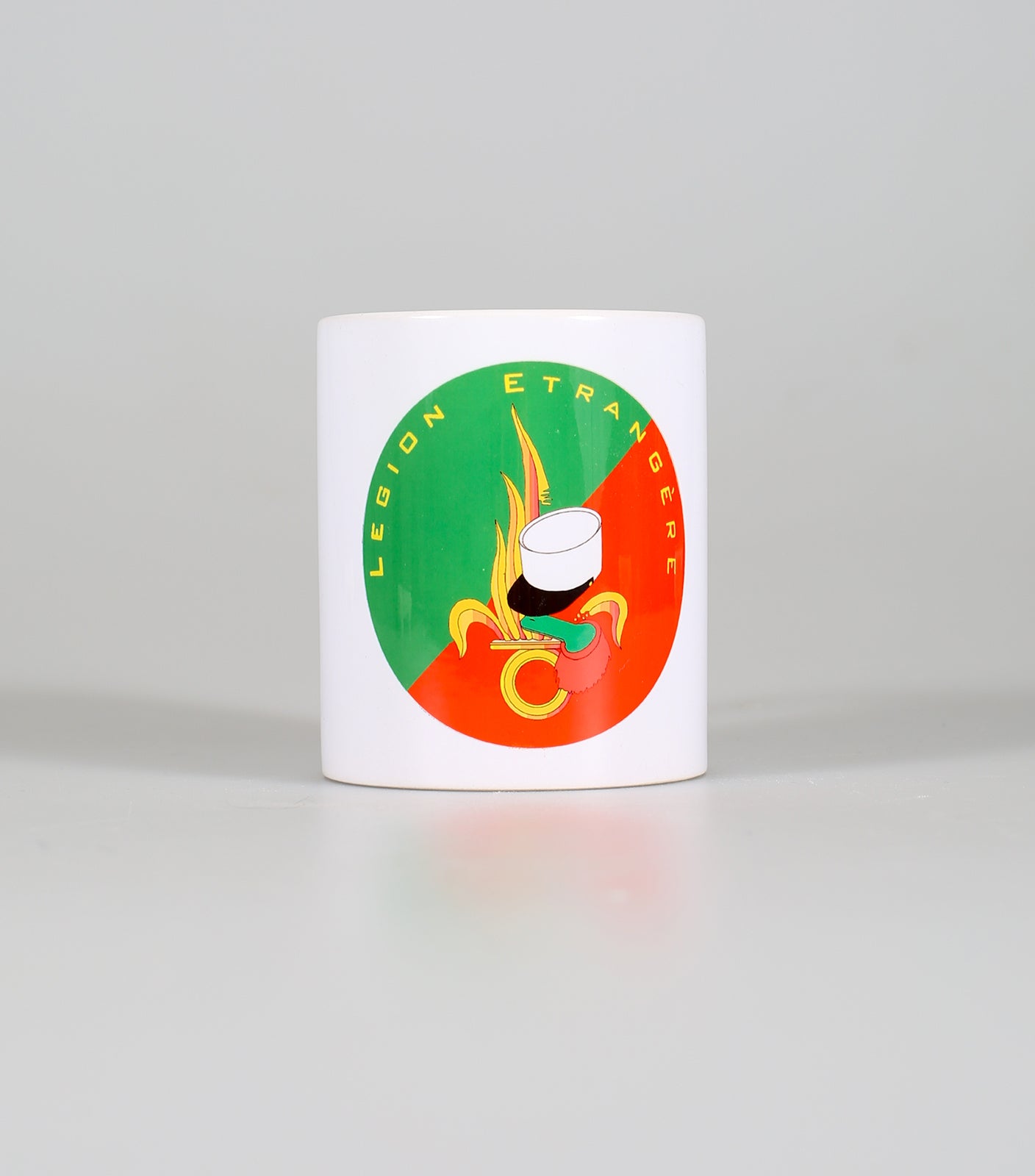 Grün-rote Tasse mit dem Logo der Fremdenlegion