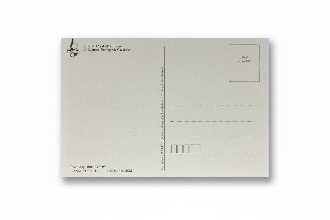 Carte postale tire de véhicule blindé léger