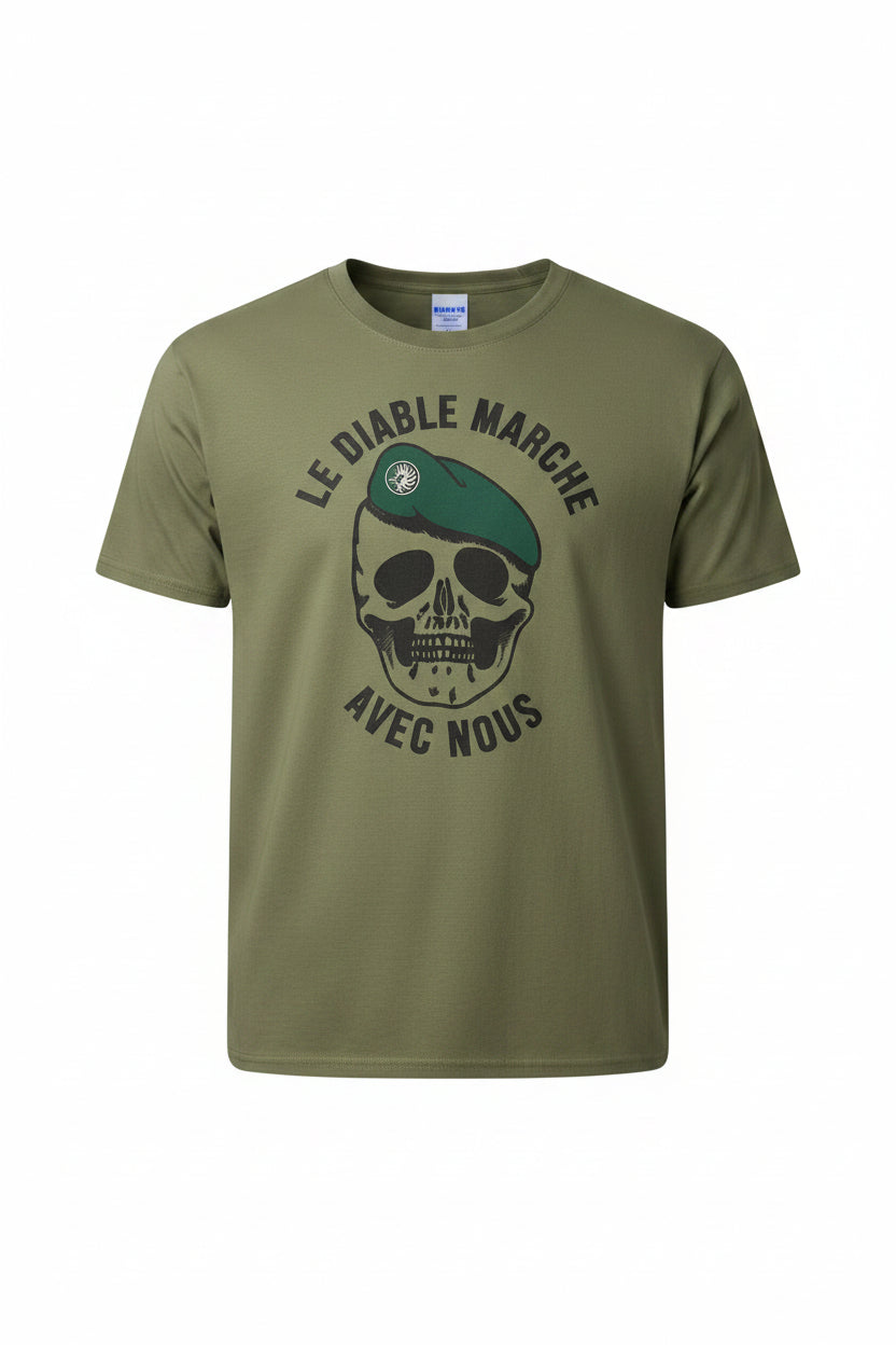 T-shirt "le diable marche avec nous"