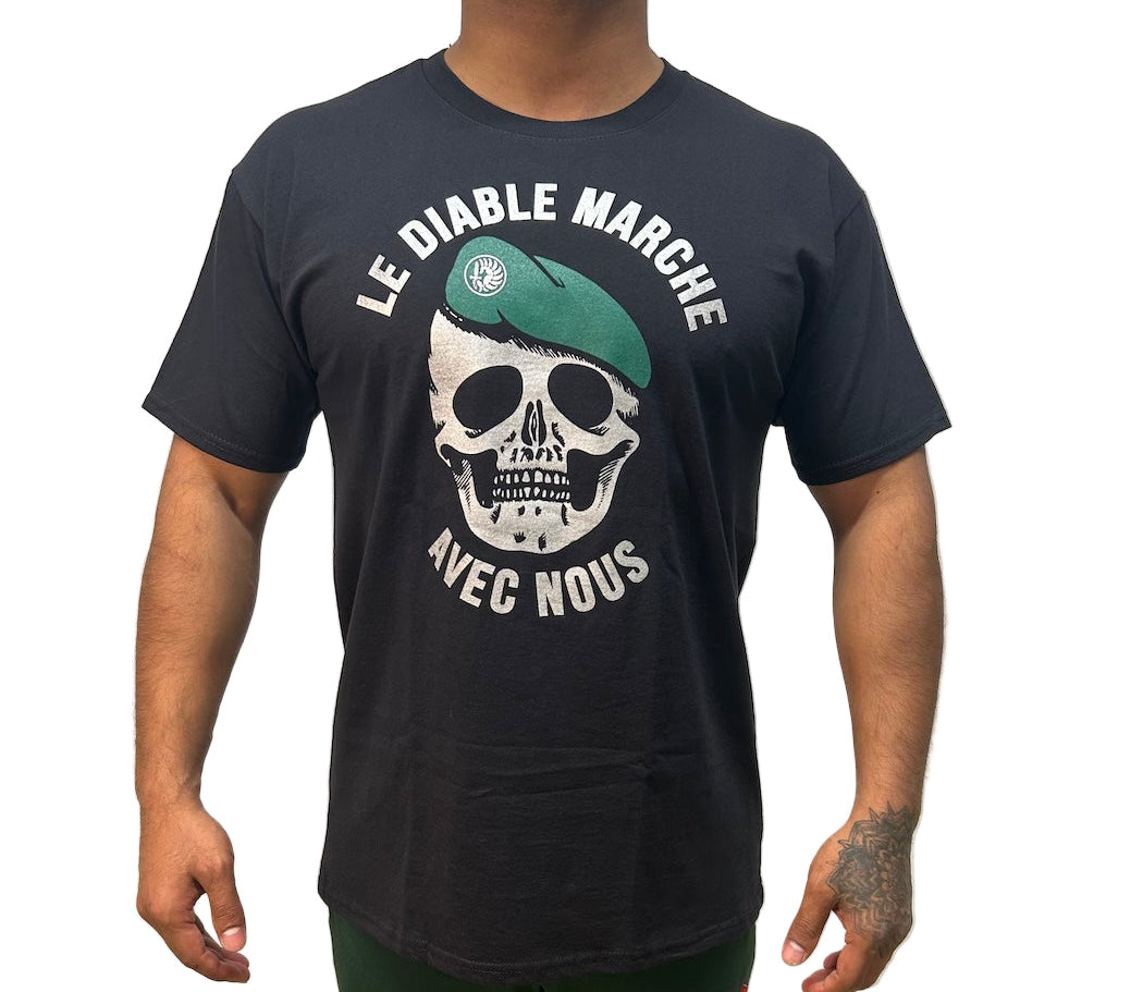T-shirt "le diable marche avec nous"