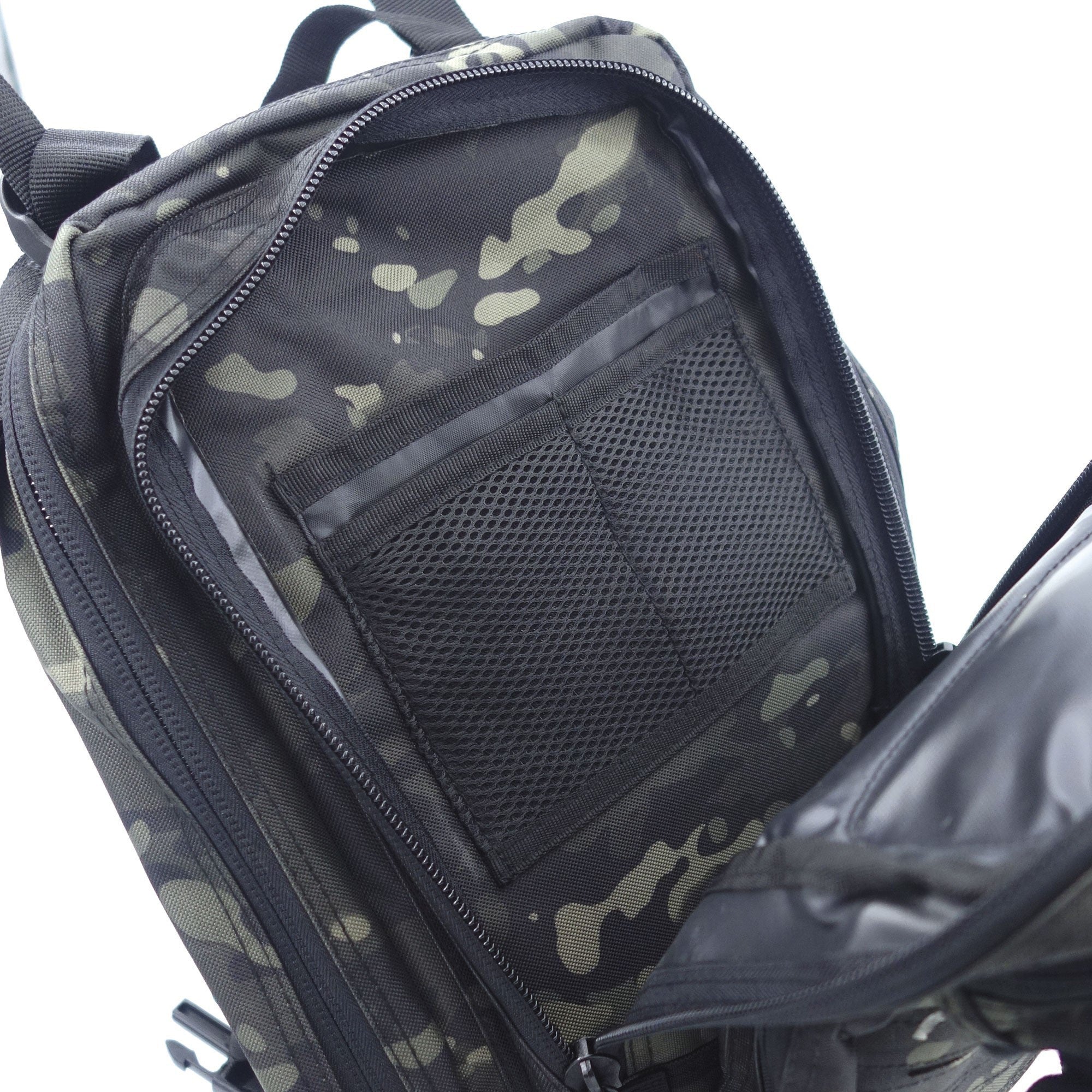 Sac à dos ASSAULT camouflage sombre